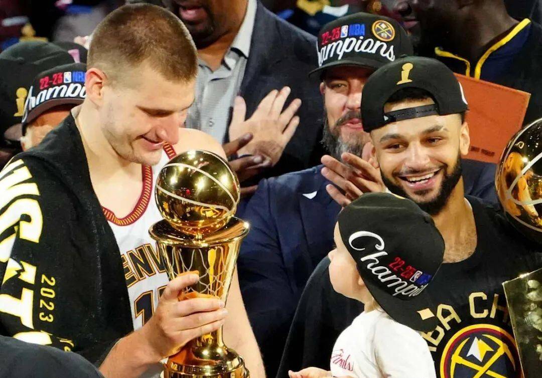 开云体育下载-大比分获胜引发热议！，穆雷在掘金比赛中出色防守观众掌声雷动的简单介绍