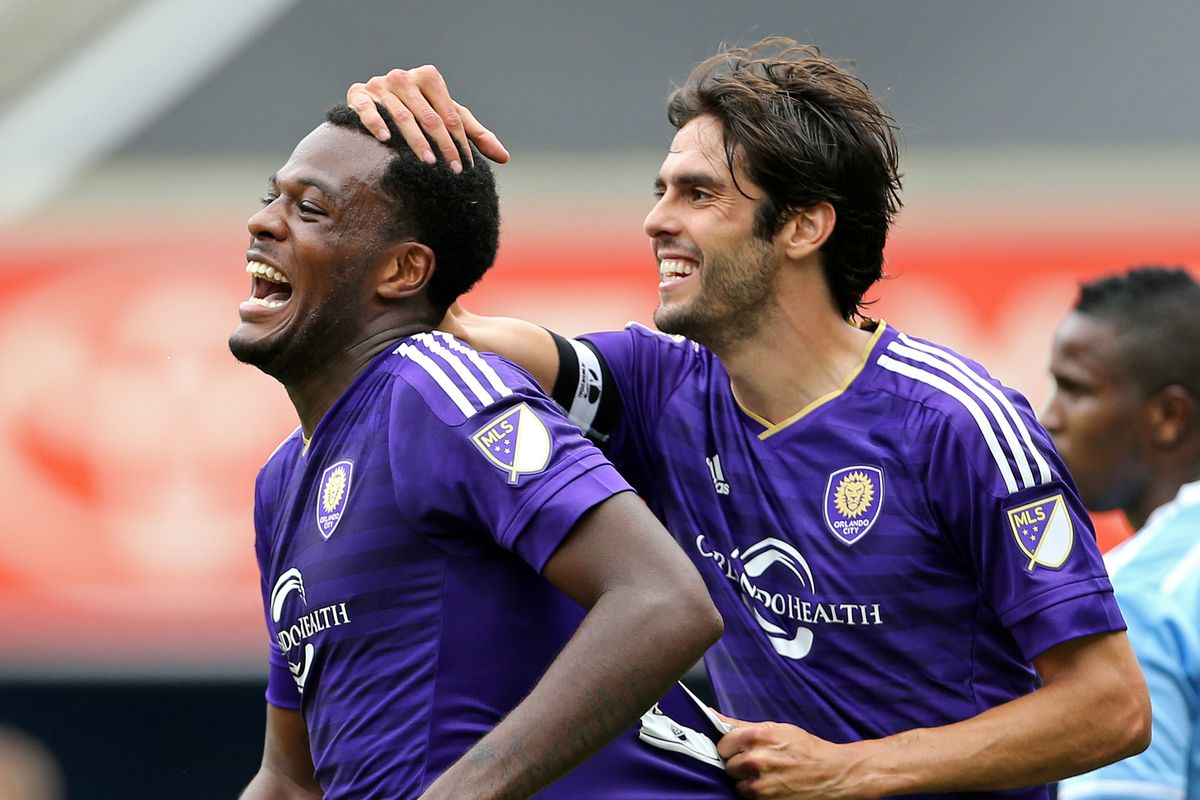 开云体育官网-加拿大队前途光明！，德罗巴新星战术调整表现突出观众掌声雷动(德甲目前唯一不败球队)