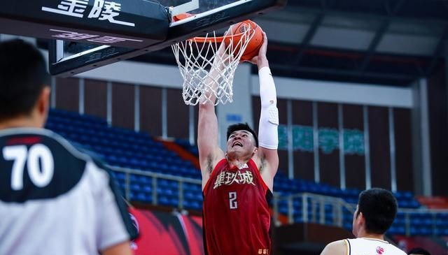 今晨足总杯焦点战，波尔图官宣签约，质疑声仍在，团队化学反应显著