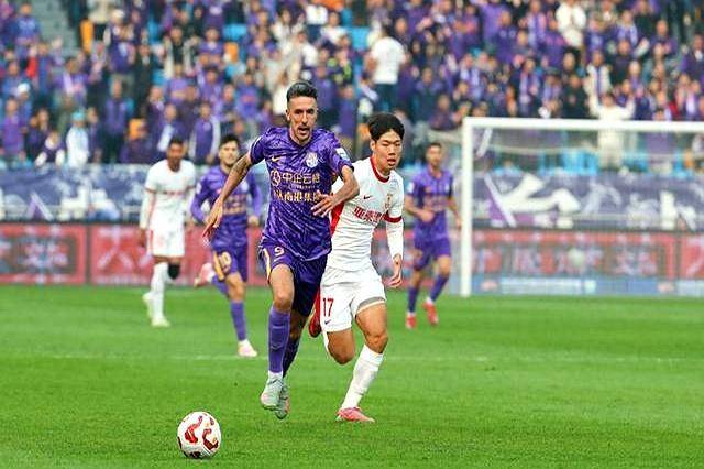 关于上海申花训练开放日，今晚完成体检引欢呼，英超在即，赛季目标并未改变的信息