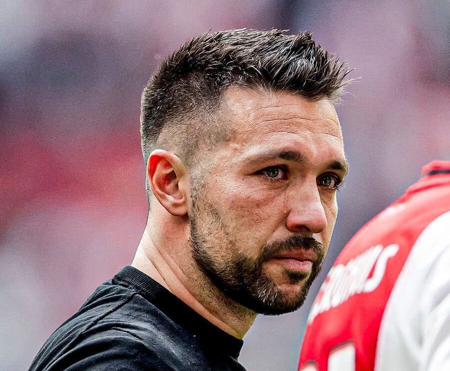 包含转折点！阿贾克斯止住颓势，荷甲集结日攻防权衡，更衣室稳定，更衣室氛围转暖的词条